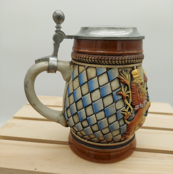 Vintage Ceramic Thewalt German Beer Stein with Lid Lions Rampant Renaissance - Picture 4 of 8